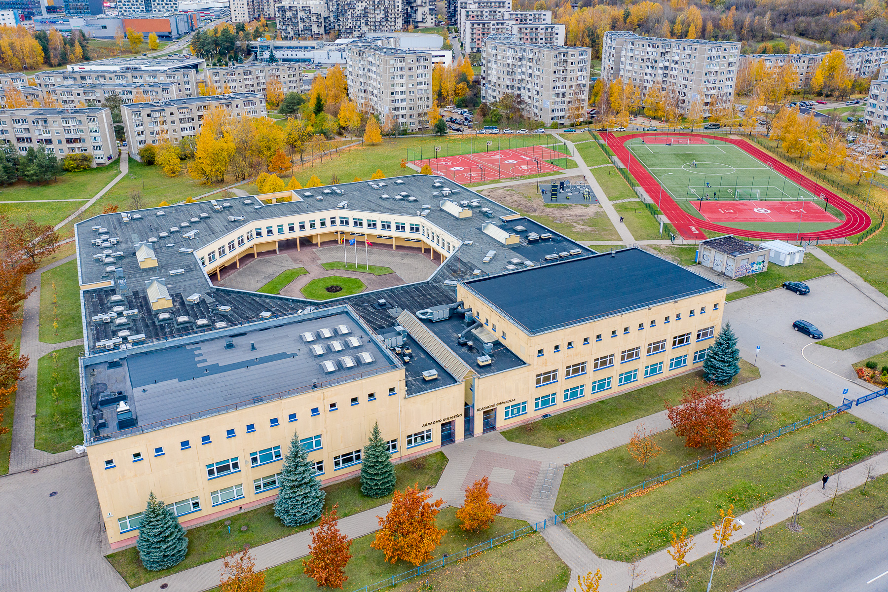 Mokyklos fasado atnaujinimo darbai